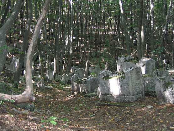 Древнее караимское кладбище
